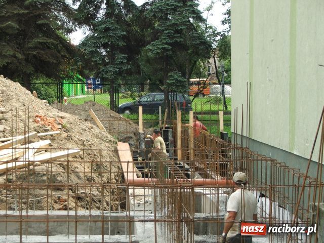Zdjęcie w galerii na portalu naszraciborz.pl: Mickiewicz stroi się w NOWE SZATY wiadomości z regionu
