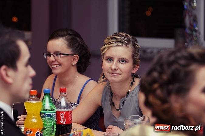 Zdjęcie w galerii na portalu naszraciborz.pl: Pięć klas Ekonomika bawi się w Zakrzowie wiadomości z regionu