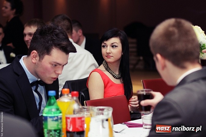 Zdjęcie w galerii na portalu naszraciborz.pl: Pięć klas Ekonomika bawi się w Zakrzowie wiadomości z regionu