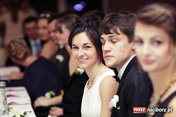 Zdjęcie w galerii na portalu naszraciborz.pl: Pięć klas Ekonomika bawi się w Zakrzowie wiadomości z regionu