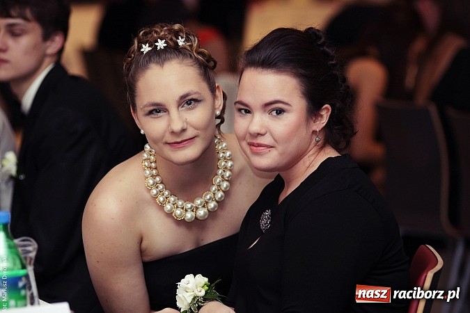 Zdjęcie w galerii na portalu naszraciborz.pl: Pięć klas Ekonomika bawi się w Zakrzowie wiadomości z regionu