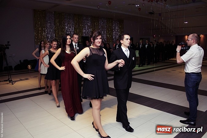 Zdjęcie w galerii na portalu naszraciborz.pl: Pięć klas Ekonomika bawi się w Zakrzowie wiadomości z regionu