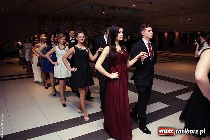 Zdjęcie w galerii na portalu naszraciborz.pl: Pięć klas Ekonomika bawi się w Zakrzowie wiadomości z regionu