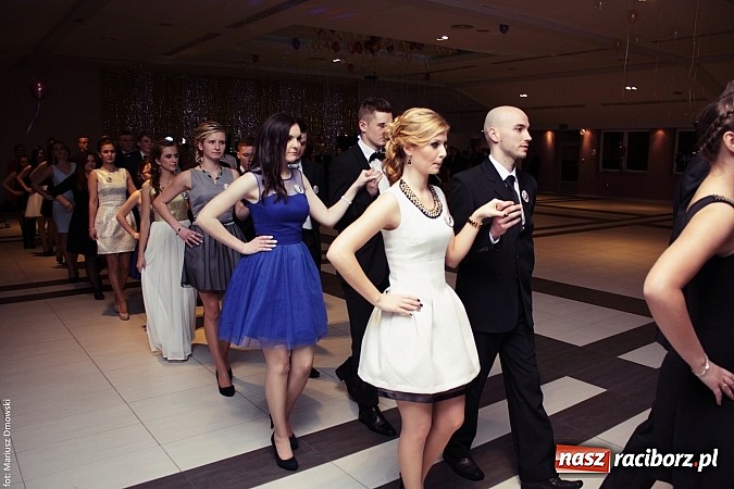 Zdjęcie w galerii na portalu naszraciborz.pl: Pięć klas Ekonomika bawi się w Zakrzowie wiadomości z regionu