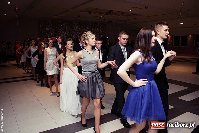 Zdjęcie w galerii na portalu naszraciborz.pl: Pięć klas Ekonomika bawi się w Zakrzowie wiadomości z regionu