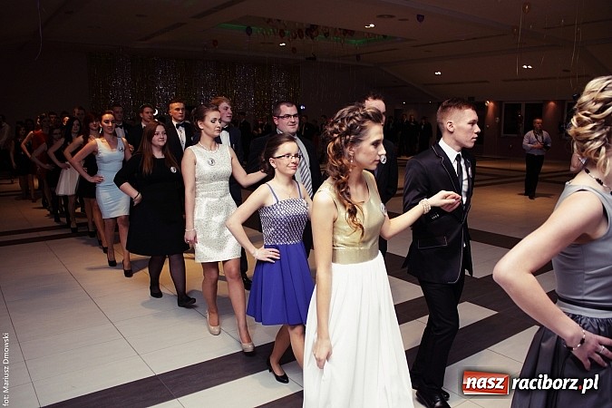 Zdjęcie w galerii na portalu naszraciborz.pl: Pięć klas Ekonomika bawi się w Zakrzowie wiadomości z regionu