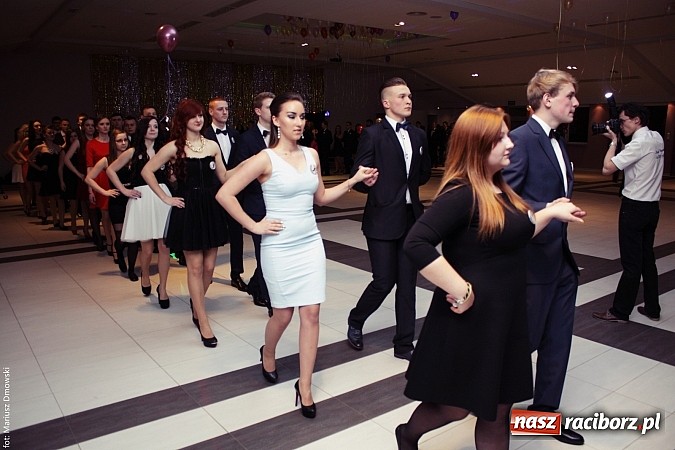 Zdjęcie w galerii na portalu naszraciborz.pl: Pięć klas Ekonomika bawi się w Zakrzowie wiadomości z regionu