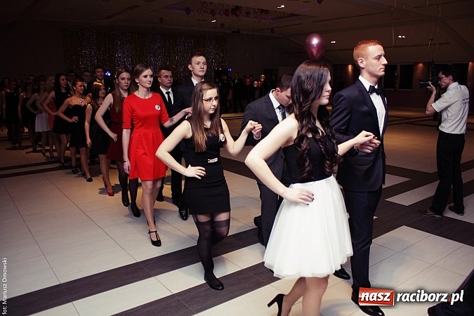 Zdjęcie w galerii na portalu naszraciborz.pl: Pięć klas Ekonomika bawi się w Zakrzowie wiadomości z regionu