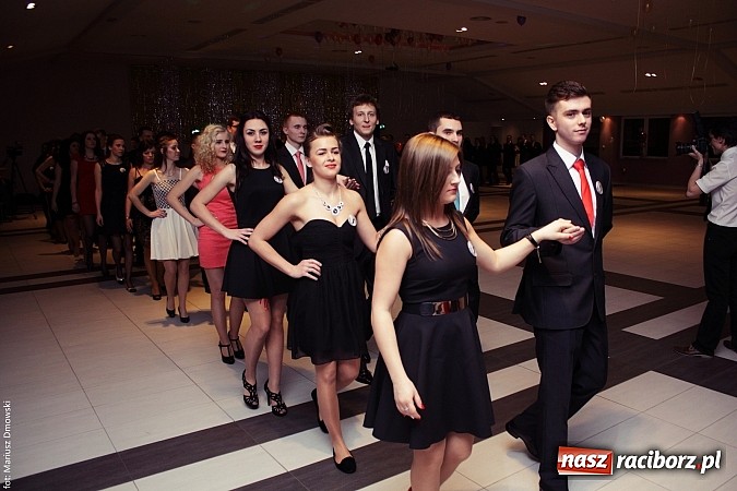 Zdjęcie w galerii na portalu naszraciborz.pl: Pięć klas Ekonomika bawi się w Zakrzowie wiadomości z regionu