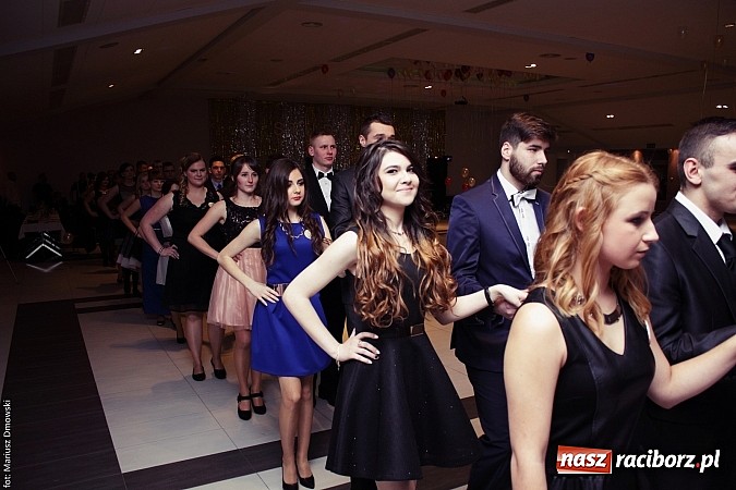 Zdjęcie w galerii na portalu naszraciborz.pl: Pięć klas Ekonomika bawi się w Zakrzowie wiadomości z regionu