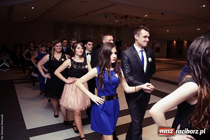 Zdjęcie w galerii na portalu naszraciborz.pl: Pięć klas Ekonomika bawi się w Zakrzowie wiadomości z regionu