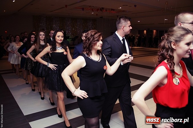 Zdjęcie w galerii na portalu naszraciborz.pl: Pięć klas Ekonomika bawi się w Zakrzowie wiadomości z regionu