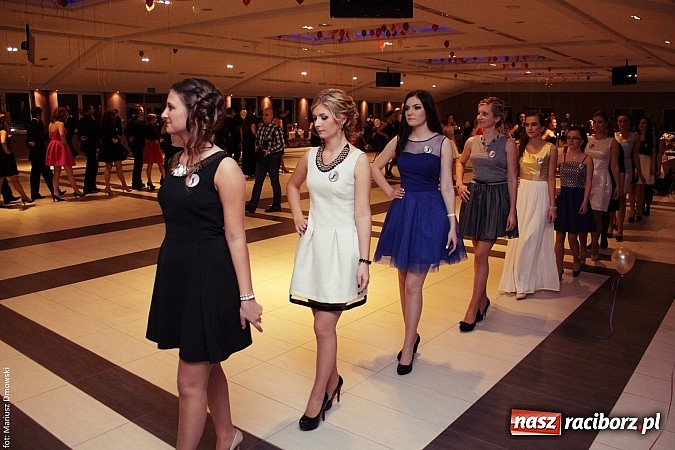 Zdjęcie w galerii na portalu naszraciborz.pl: Pięć klas Ekonomika bawi się w Zakrzowie wiadomości z regionu