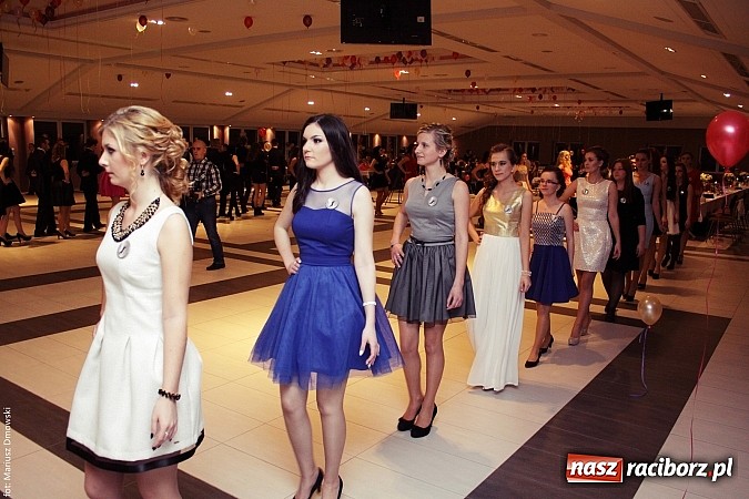 Zdjęcie w galerii na portalu naszraciborz.pl: Pięć klas Ekonomika bawi się w Zakrzowie wiadomości z regionu