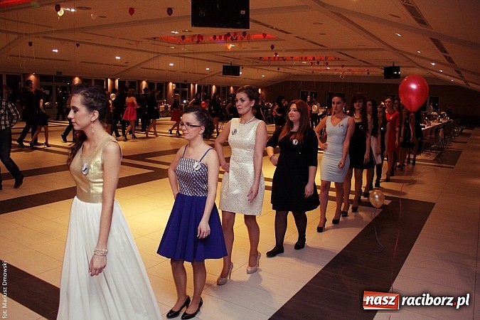 Zdjęcie w galerii na portalu naszraciborz.pl: Pięć klas Ekonomika bawi się w Zakrzowie wiadomości z regionu