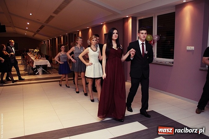 Zdjęcie w galerii na portalu naszraciborz.pl: Pięć klas Ekonomika bawi się w Zakrzowie wiadomości z regionu