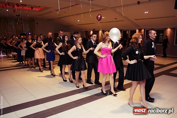 Zdjęcie w galerii na portalu naszraciborz.pl: Pięć klas Ekonomika bawi się w Zakrzowie wiadomości z regionu