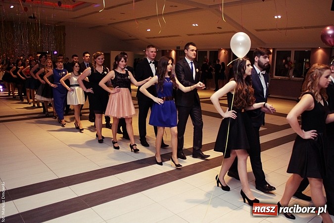 Zdjęcie w galerii na portalu naszraciborz.pl: Pięć klas Ekonomika bawi się w Zakrzowie wiadomości z regionu