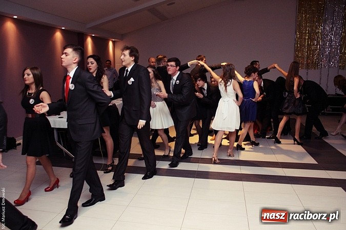 Zdjęcie w galerii na portalu naszraciborz.pl: Pięć klas Ekonomika bawi się w Zakrzowie wiadomości z regionu