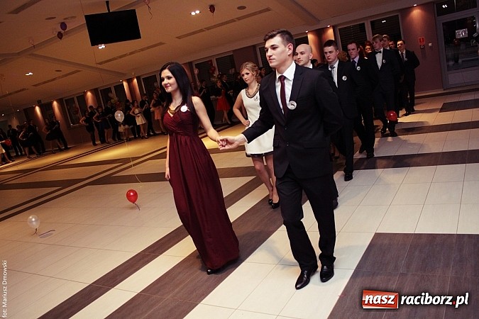 Zdjęcie w galerii na portalu naszraciborz.pl: Pięć klas Ekonomika bawi się w Zakrzowie wiadomości z regionu