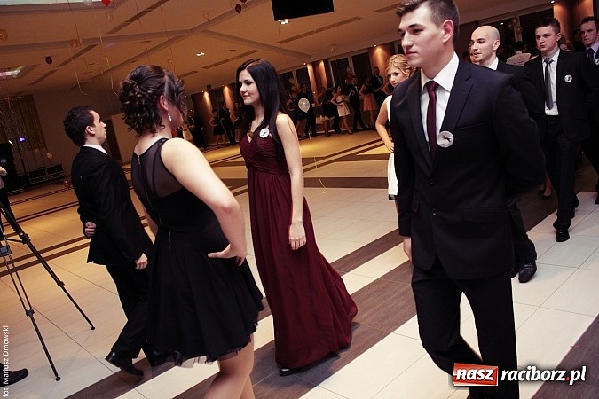 Zdjęcie w galerii na portalu naszraciborz.pl: Pięć klas Ekonomika bawi się w Zakrzowie wiadomości z regionu