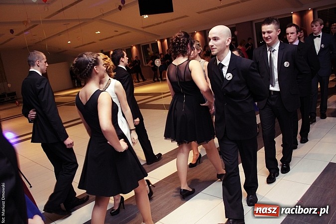 Zdjęcie w galerii na portalu naszraciborz.pl: Pięć klas Ekonomika bawi się w Zakrzowie wiadomości z regionu