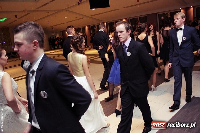 Zdjęcie w galerii na portalu naszraciborz.pl: Pięć klas Ekonomika bawi się w Zakrzowie wiadomości z regionu