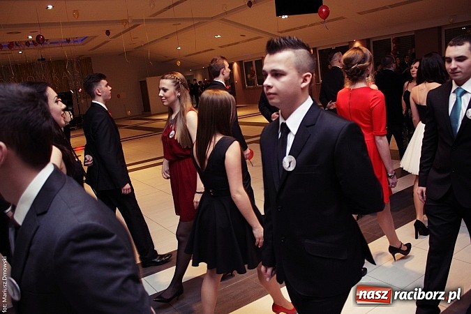 Zdjęcie w galerii na portalu naszraciborz.pl: Pięć klas Ekonomika bawi się w Zakrzowie wiadomości z regionu