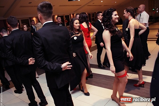 Zdjęcie w galerii na portalu naszraciborz.pl: Pięć klas Ekonomika bawi się w Zakrzowie wiadomości z regionu