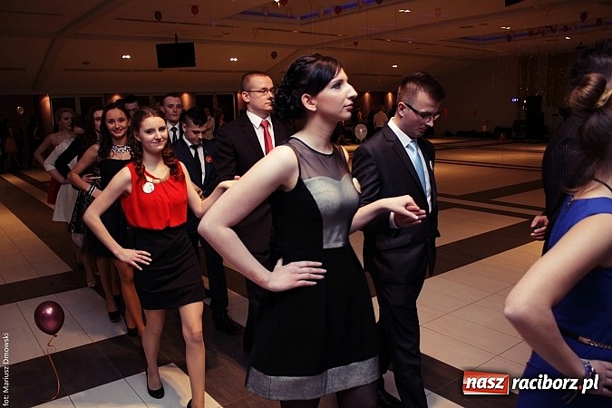 Zdjęcie w galerii na portalu naszraciborz.pl: Pięć klas Ekonomika bawi się w Zakrzowie wiadomości z regionu