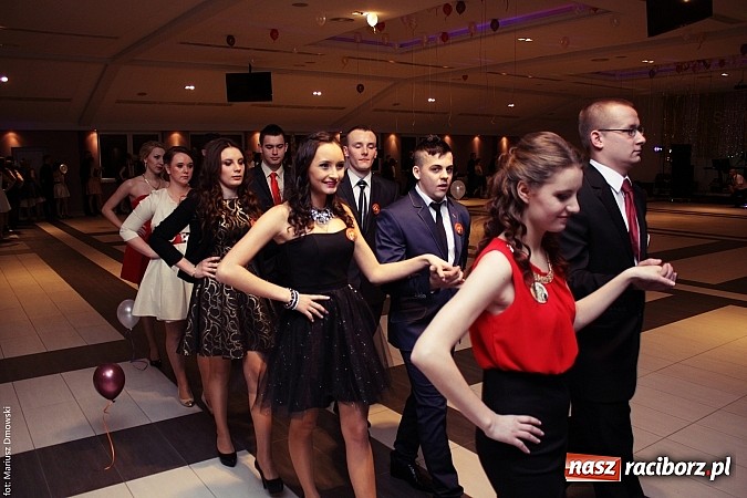 Zdjęcie w galerii na portalu naszraciborz.pl: Pięć klas Ekonomika bawi się w Zakrzowie wiadomości z regionu