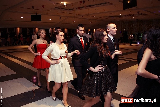 Zdjęcie w galerii na portalu naszraciborz.pl: Pięć klas Ekonomika bawi się w Zakrzowie wiadomości z regionu