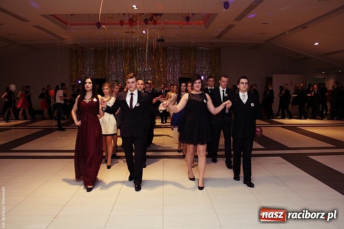 Zdjęcie w galerii na portalu naszraciborz.pl: Pięć klas Ekonomika bawi się w Zakrzowie wiadomości z regionu