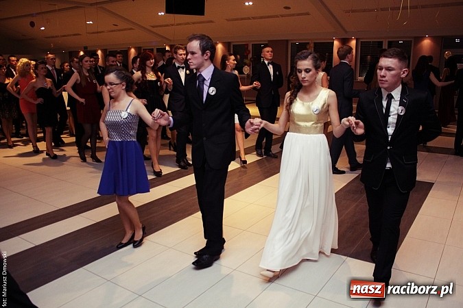 Zdjęcie w galerii na portalu naszraciborz.pl: Pięć klas Ekonomika bawi się w Zakrzowie wiadomości z regionu