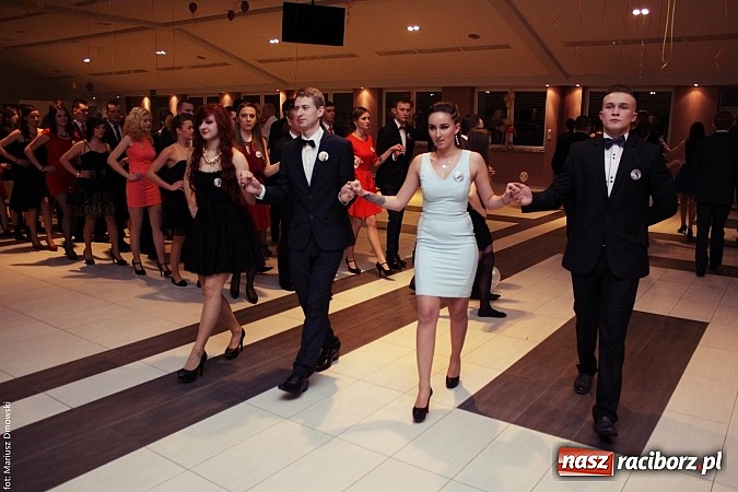 Zdjęcie w galerii na portalu naszraciborz.pl: Pięć klas Ekonomika bawi się w Zakrzowie wiadomości z regionu