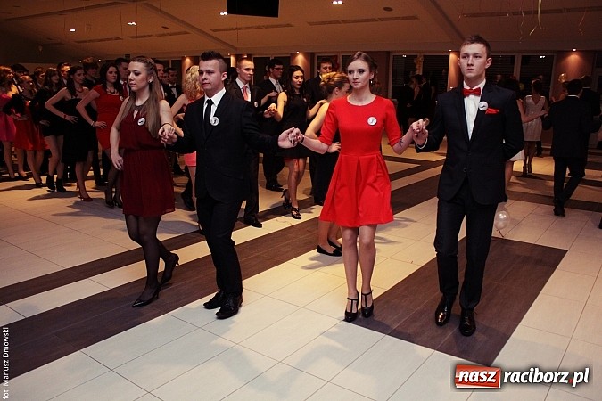 Zdjęcie w galerii na portalu naszraciborz.pl: Pięć klas Ekonomika bawi się w Zakrzowie wiadomości z regionu