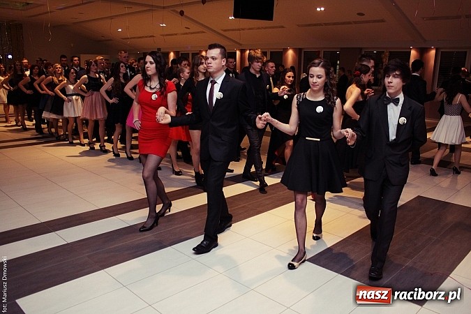 Zdjęcie w galerii na portalu naszraciborz.pl: Pięć klas Ekonomika bawi się w Zakrzowie wiadomości z regionu