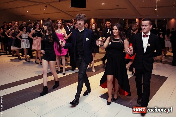 Zdjęcie w galerii na portalu naszraciborz.pl: Pięć klas Ekonomika bawi się w Zakrzowie wiadomości z regionu