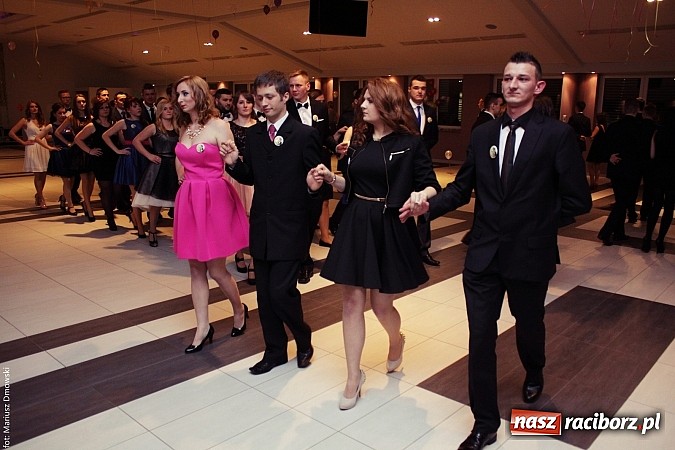 Zdjęcie w galerii na portalu naszraciborz.pl: Pięć klas Ekonomika bawi się w Zakrzowie wiadomości z regionu