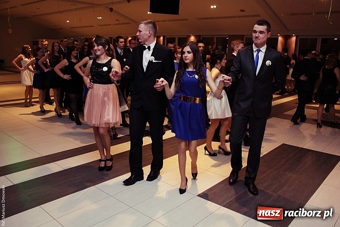 Zdjęcie w galerii na portalu naszraciborz.pl: Pięć klas Ekonomika bawi się w Zakrzowie wiadomości z regionu