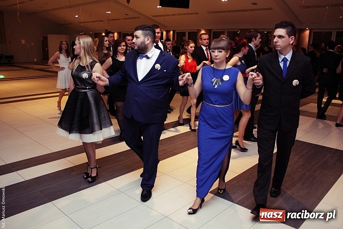 Zdjęcie w galerii na portalu naszraciborz.pl: Pięć klas Ekonomika bawi się w Zakrzowie wiadomości z regionu