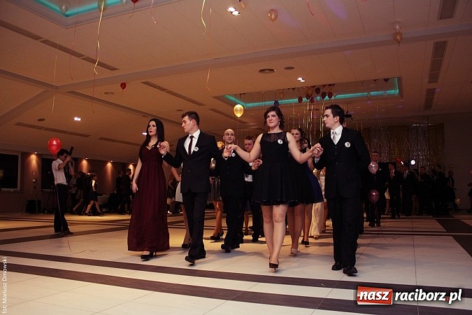 Zdjęcie w galerii na portalu naszraciborz.pl: Pięć klas Ekonomika bawi się w Zakrzowie wiadomości z regionu