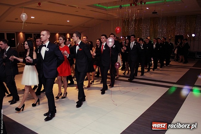 Zdjęcie w galerii na portalu naszraciborz.pl: Pięć klas Ekonomika bawi się w Zakrzowie wiadomości z regionu