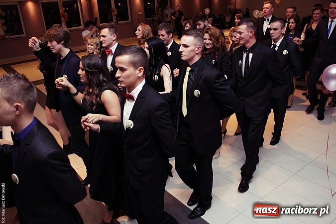 Zdjęcie w galerii na portalu naszraciborz.pl: Pięć klas Ekonomika bawi się w Zakrzowie wiadomości z regionu