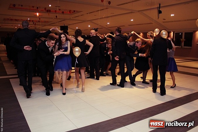 Zdjęcie w galerii na portalu naszraciborz.pl: Pięć klas Ekonomika bawi się w Zakrzowie wiadomości z regionu