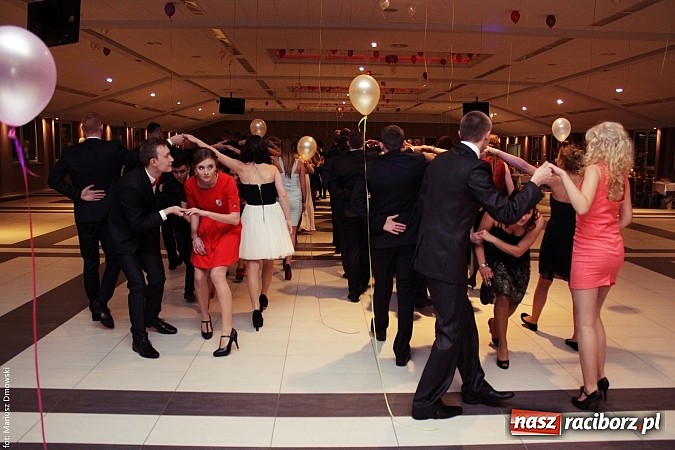 Zdjęcie w galerii na portalu naszraciborz.pl: Pięć klas Ekonomika bawi się w Zakrzowie wiadomości z regionu