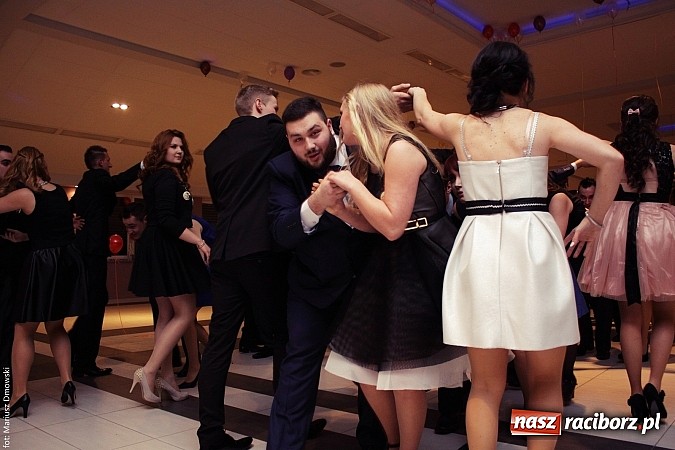 Zdjęcie w galerii na portalu naszraciborz.pl: Pięć klas Ekonomika bawi się w Zakrzowie wiadomości z regionu