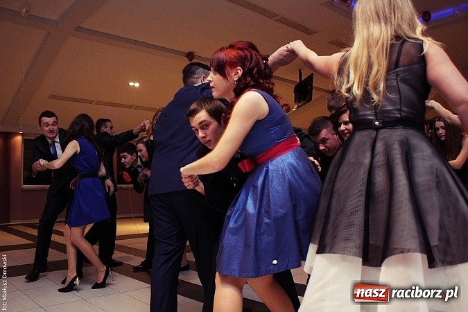 Zdjęcie w galerii na portalu naszraciborz.pl: Pięć klas Ekonomika bawi się w Zakrzowie wiadomości z regionu