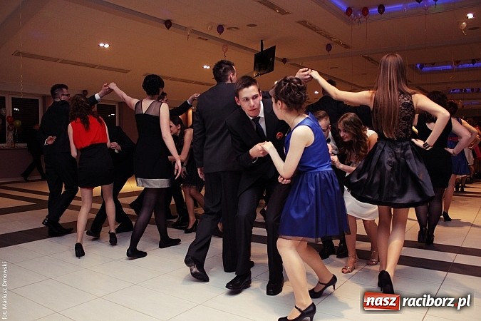 Zdjęcie w galerii na portalu naszraciborz.pl: Pięć klas Ekonomika bawi się w Zakrzowie wiadomości z regionu