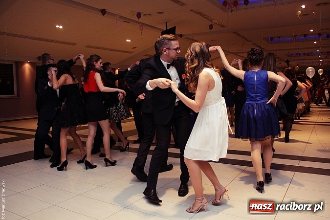 Zdjęcie w galerii na portalu naszraciborz.pl: Pięć klas Ekonomika bawi się w Zakrzowie wiadomości z regionu